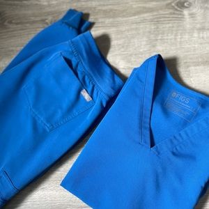 Figs set in Royal Blue